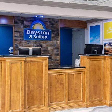 Days Inn & Suites By Wyndham Commerce Eksteriør bilde