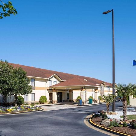 Days Inn & Suites By Wyndham Commerce Eksteriør bilde